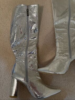 SHEIN Metallic Snake-Texture Knee Boots - Silver